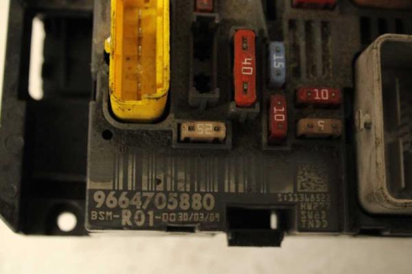 BOITIER ELECTRONIQUE CITROEN / PEUGEOT BSM-R01-00 - Vue 2